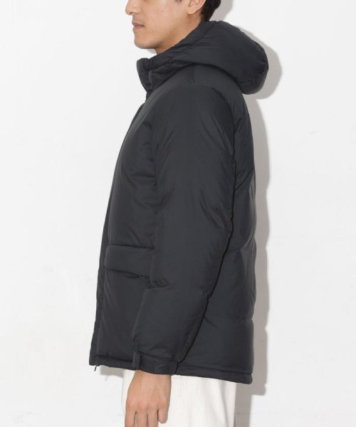 河田フェザーアーバンダウンセミロングジャケット KAWADA DOWN 表地には40Dの密度の高いマイクロタフタ素材を使用 ソフトでしなやな風合い 軽量性 撥水性