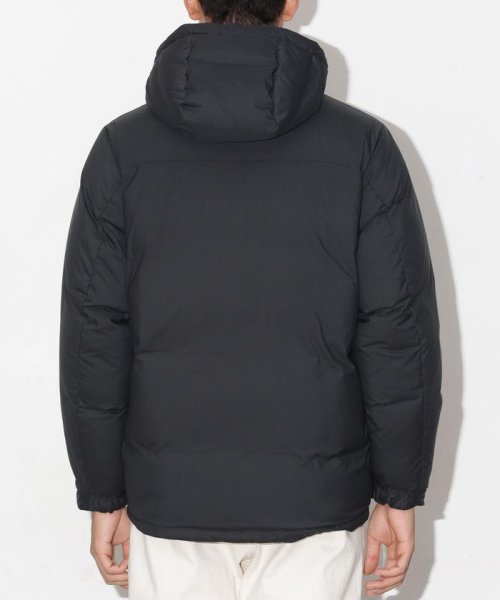 河田フェザーアーバンダウンセミロングジャケット KAWADA DOWN 表地には40Dの密度の高いマイクロタフタ素材を使用 ソフトでしなやな風合い 軽量性 撥水性