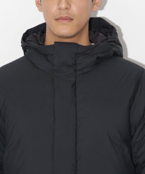 河田フェザーアーバンダウンセミロングジャケット KAWADA DOWN 表地には40Dの密度の高いマイクロタフタ素材を使用 ソフトでしなやな風合い 軽量性 撥水性