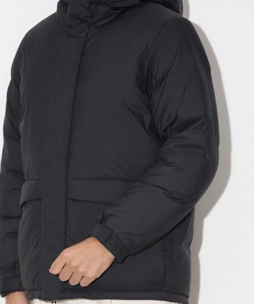 河田フェザーアーバンダウンセミロングジャケット KAWADA DOWN 表地には40Dの密度の高いマイクロタフタ素材を使用 ソフトでしなやな風合い 軽量性 撥水性