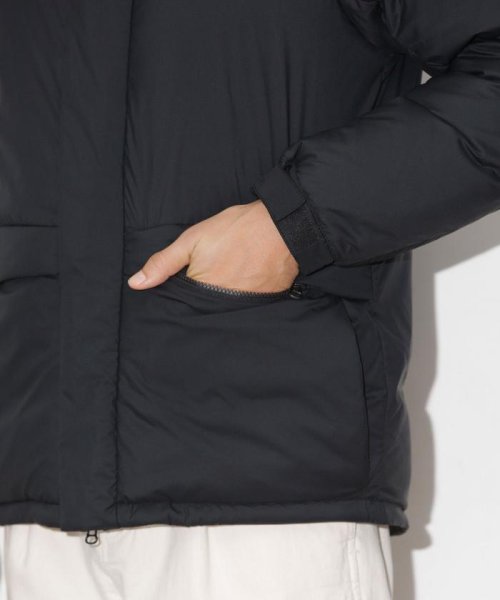 河田フェザーアーバンダウンセミロングジャケット KAWADA DOWN 表地には40Dの密度の高いマイクロタフタ素材を使用 ソフトでしなやな風合い 軽量性 撥水性