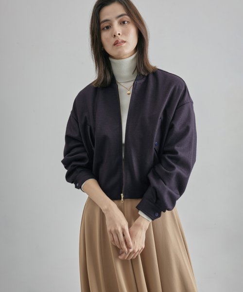 ウールジャージーショートブルゾン【エディター三尋木奈保さんコラボ】 商品説明エディター三尋木さんとのコラボレーションアイテム【素材】国内のニッターで編立てたウール100%のスムースカットソーに軽く縮 Q2502074944(19228円)