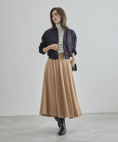 ウールジャージーショートブルゾン【エディター三尋木奈保さんコラボ】 商品説明エディター三尋木さんとのコラボレーションアイテム【素材】国内のニッターで編立てたウール100%のスムースカットソーに軽く縮 Q2502074944(19228円)