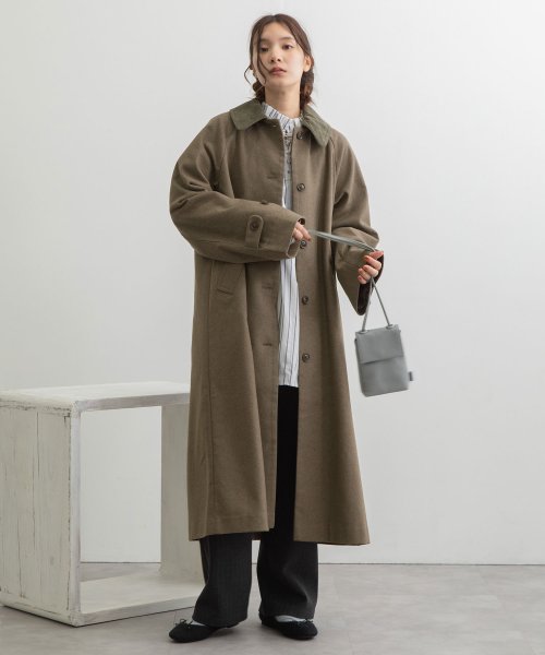 コーデュロイ衿ステンカラーコート 商品説明クラシカルな雰囲気のステンカラーコート■Point・コーデュロイの襟がポイントのステンカラーコート。・ラグランスリーブで袖 P1239200729(9438円)