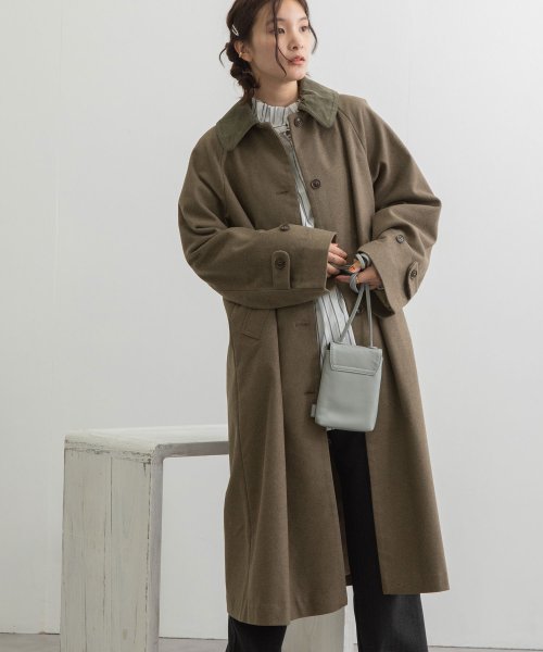 コーデュロイ衿ステンカラーコート 商品説明クラシカルな雰囲気のステンカラーコート■Point・コーデュロイの襟がポイントのステンカラーコート。・ラグランスリーブで袖 P1239200729(9438円)