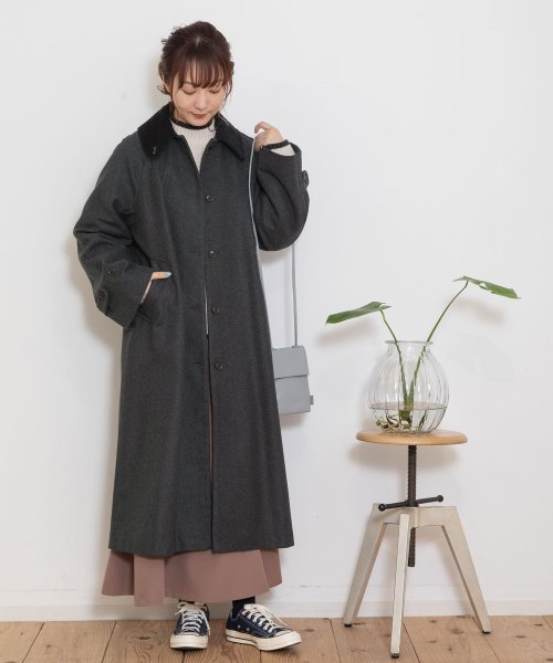 コーデュロイ衿ステンカラーコート 商品説明クラシカルな雰囲気のステンカラーコート■Point・コーデュロイの襟がポイントのステンカラーコート。・ラグランスリーブで袖 P1239200729(9438円)