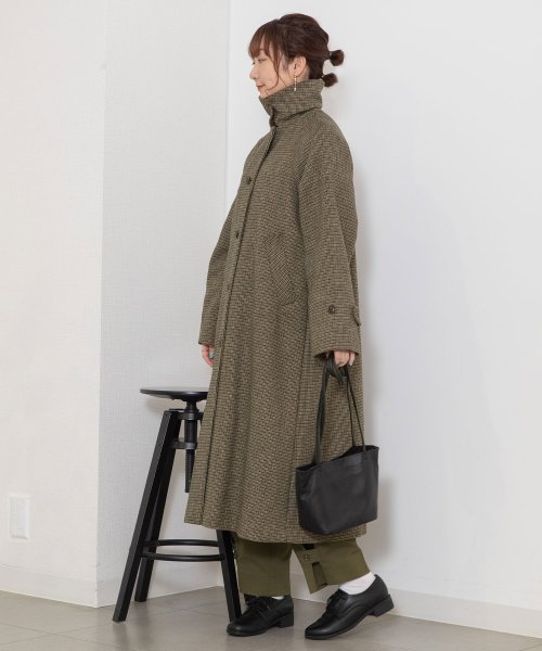 コーデュロイ衿ステンカラーコート 商品説明クラシカルな雰囲気のステンカラーコート■Point・コーデュロイの襟がポイントのステンカラーコート。・ラグランスリーブで袖 P1239200729(9438円)