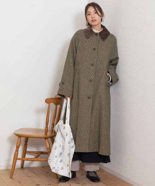 コーデュロイ衿ステンカラーコート 商品説明クラシカルな雰囲気のステンカラーコート■Point・コーデュロイの襟がポイントのステンカラーコート。・ラグランスリーブで袖 P1239200729(9438円)