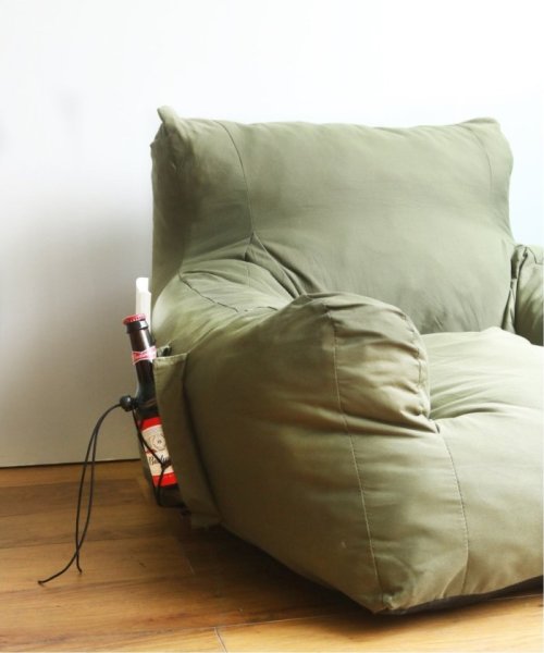 【OUTPUT LIFE】コンプレッションガーデンソファ 自動膨張式 時間 OUTPUT LIFE 自動的に膨らみます 本体が膨らむ時間の目安は 早くフワフワに膨らませるポイントは手でカバーを叩いたり 本体を振ると効果的です カバーのシワは数日で自然に消えます