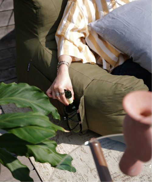 【OUTPUT LIFE】コンプレッションガーデンソファ 自動膨張式 時間 OUTPUT LIFE 自動的に膨らみます 本体が膨らむ時間の目安は 早くフワフワに膨らませるポイントは手でカバーを叩いたり 本体を振ると効果的です カバーのシワは数日で自然に消えます