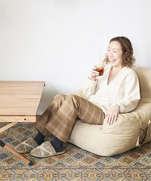 【OUTPUT LIFE】コンプレッションガーデンソファ 自動膨張式 時間 OUTPUT LIFE 自動的に膨らみます 本体が膨らむ時間の目安は 早くフワフワに膨らませるポイントは手でカバーを叩いたり 本体を振ると効果的です カバーのシワは数日で自然に消えます