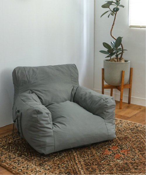 【OUTPUT LIFE】コンプレッションガーデンソファ 自動膨張式 時間 OUTPUT LIFE 自動的に膨らみます 本体が膨らむ時間の目安は 早くフワフワに膨らませるポイントは手でカバーを叩いたり 本体を振ると効果的です カバーのシワは数日で自然に消えます