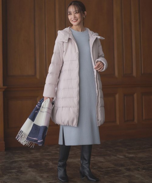 【洗える】ライトタフタロングダウン 通気性の良いダウン用素材に仕上げています 仕上げで表面を微起毛することでウールのような暖かさ ウールでは難しい軽さのある素材です 裏面に特殊なシレー加工を施し