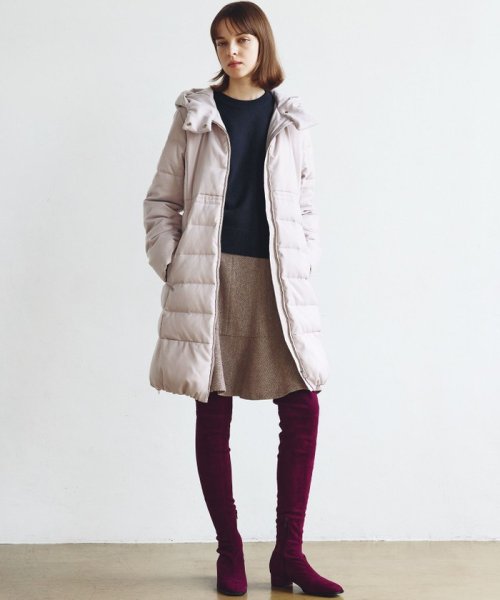 【洗える】ライトタフタロングダウン 通気性の良いダウン用素材に仕上げています 仕上げで表面を微起毛することでウールのような暖かさ ウールでは難しい軽さのある素材です 裏面に特殊なシレー加工を施し