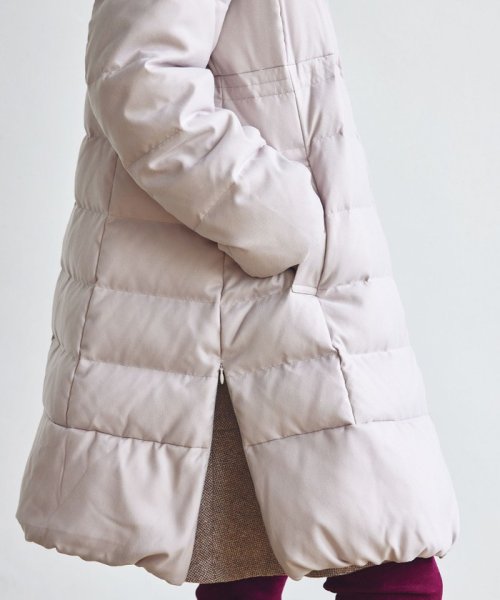 【洗える】ライトタフタロングダウン 通気性の良いダウン用素材に仕上げています 仕上げで表面を微起毛することでウールのような暖かさ ウールでは難しい軽さのある素材です 裏面に特殊なシレー加工を施し