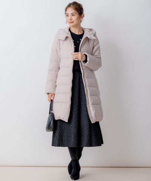 【洗える】ライトタフタロングダウン 通気性の良いダウン用素材に仕上げています 仕上げで表面を微起毛することでウールのような暖かさ ウールでは難しい軽さのある素材です 裏面に特殊なシレー加工を施し