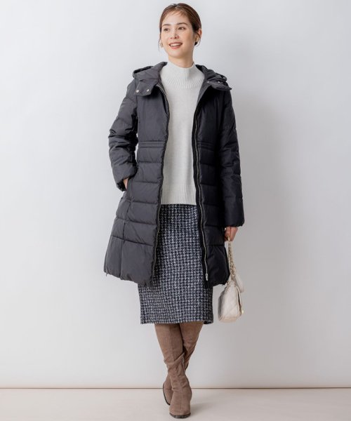 【洗える】ライトタフタロングダウン 通気性の良いダウン用素材に仕上げています 仕上げで表面を微起毛することでウールのような暖かさ ウールでは難しい軽さのある素材です 裏面に特殊なシレー加工を施し