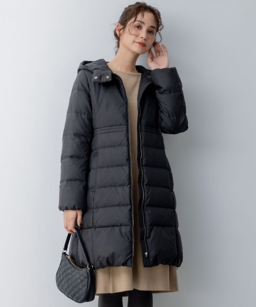 【洗える】ライトタフタロングダウン 通気性の良いダウン用素材に仕上げています 仕上げで表面を微起毛することでウールのような暖かさ ウールでは難しい軽さのある素材です 裏面に特殊なシレー加工を施し