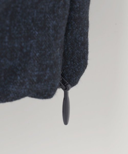 【洗える】ライトタフタロングダウン 通気性の良いダウン用素材に仕上げています 仕上げで表面を微起毛することでウールのような暖かさ ウールでは難しい軽さのある素材です 裏面に特殊なシレー加工を施し