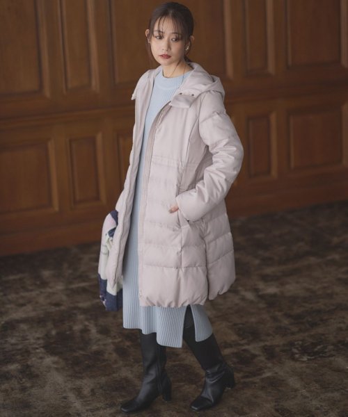 【洗える】ライトタフタロングダウン 通気性の良いダウン用素材に仕上げています 仕上げで表面を微起毛することでウールのような暖かさ ウールでは難しい軽さのある素材です 裏面に特殊なシレー加工を施し