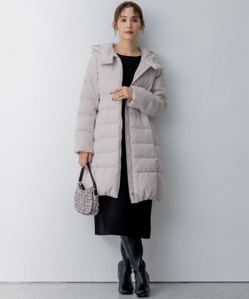 【洗える】ライトタフタロングダウン 通気性の良いダウン用素材に仕上げています 仕上げで表面を微起毛することでウールのような暖かさ ウールでは難しい軽さのある素材です 裏面に特殊なシレー加工を施し