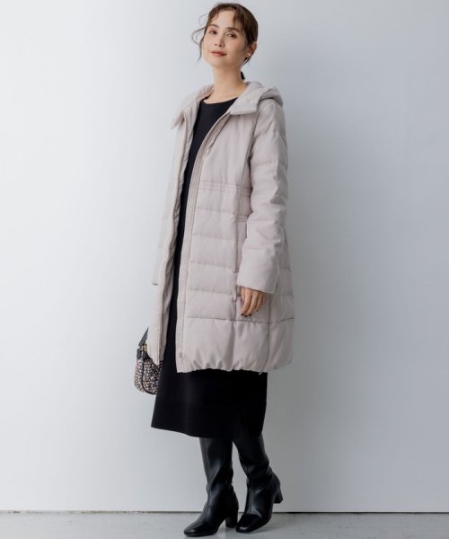 【洗える】ライトタフタロングダウン 通気性の良いダウン用素材に仕上げています 仕上げで表面を微起毛することでウールのような暖かさ ウールでは難しい軽さのある素材です 裏面に特殊なシレー加工を施し