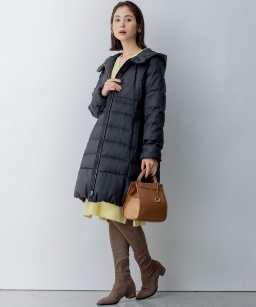 【洗える】ライトタフタロングダウン 通気性の良いダウン用素材に仕上げています 仕上げで表面を微起毛することでウールのような暖かさ ウールでは難しい軽さのある素材です 裏面に特殊なシレー加工を施し