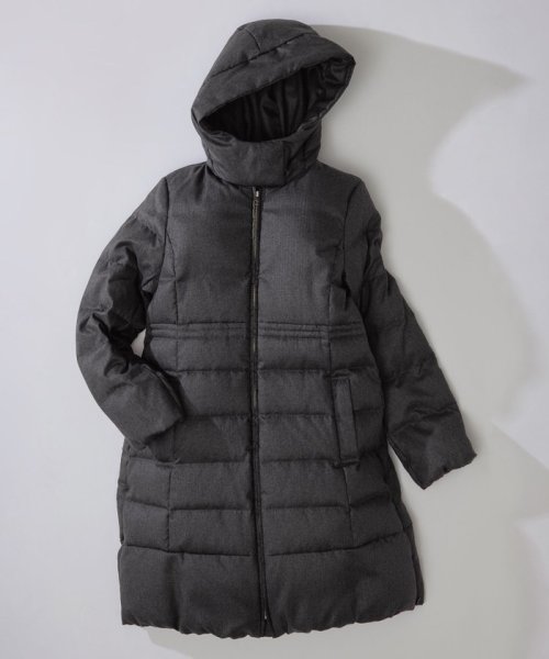 【洗える】ライトタフタロングダウン 通気性の良いダウン用素材に仕上げています 仕上げで表面を微起毛することでウールのような暖かさ ウールでは難しい軽さのある素材です 裏面に特殊なシレー加工を施し