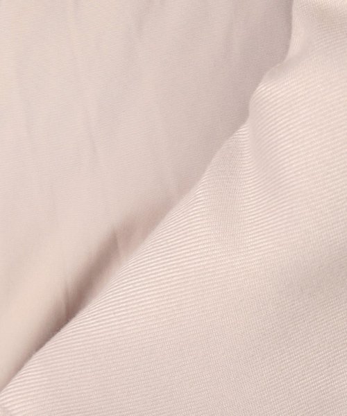 【洗える】ライトタフタロングダウン 通気性の良いダウン用素材に仕上げています 仕上げで表面を微起毛することでウールのような暖かさ ウールでは難しい軽さのある素材です 裏面に特殊なシレー加工を施し