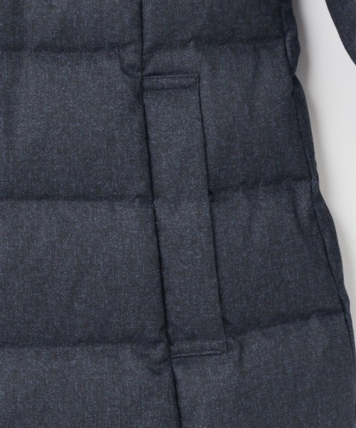 【洗える】ライトタフタロングダウン 通気性の良いダウン用素材に仕上げています 仕上げで表面を微起毛することでウールのような暖かさ ウールでは難しい軽さのある素材です 裏面に特殊なシレー加工を施し