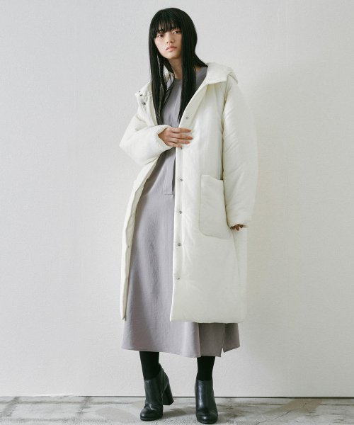 【Audrey and John Wad】コットンシルク厚中わたフーデッドコート 着用サイズ：M　着用カラー：オフホワイト