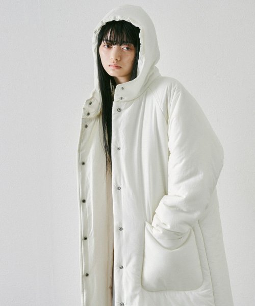 【Audrey and John Wad】コットンシルク厚中わたフーデッドコート 着用サイズ：M　着用カラー：オフホワイト