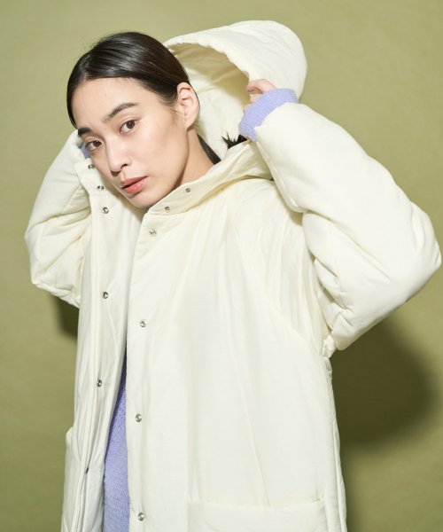 【Audrey and John Wad】コットンシルク厚中わたフーデッドコート 着用サイズ：M　着用カラー：オフホワイト