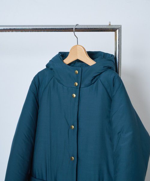 【Audrey and John Wad】コットンシルク厚中わたフーデッドコート 着用サイズ：M　着用カラー：オフホワイト