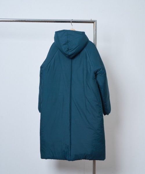 【Audrey and John Wad】コットンシルク厚中わたフーデッドコート 着用サイズ：M　着用カラー：オフホワイト