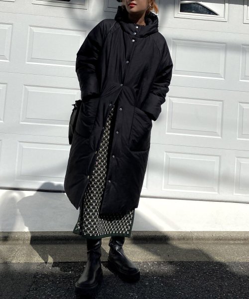 【Audrey and John Wad】コットンシルク厚中わたフーデッドコート 着用サイズ：M　着用カラー：オフホワイト