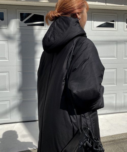 【Audrey and John Wad】コットンシルク厚中わたフーデッドコート 着用サイズ：M　着用カラー：オフホワイト