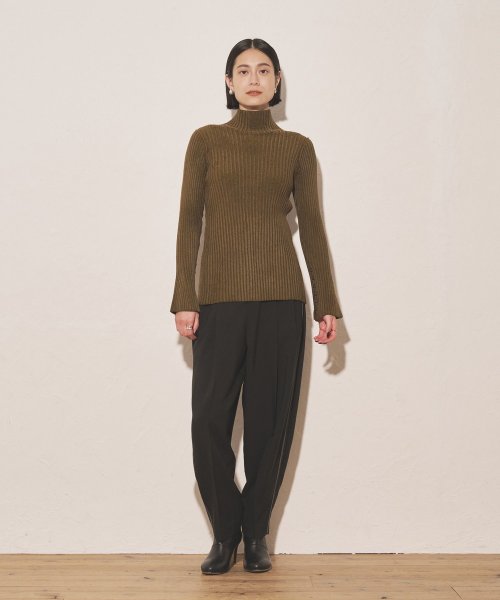 【Audrey and John Wad】2タックカーブパンツ H164 B79 W58 H82 5cm 着用サイズ：M　着用カラー：ブラック 着用サイズ：M　着用カラー：グレイッシュベージュ