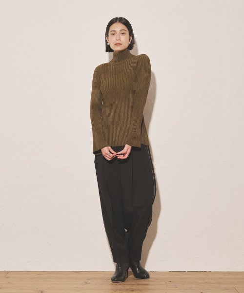 【Audrey and John Wad】2タックカーブパンツ H164 B79 W58 H82 5cm 着用サイズ：M　着用カラー：ブラック 着用サイズ：M　着用カラー：グレイッシュベージュ