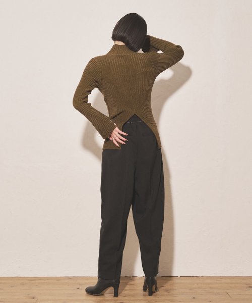 【Audrey and John Wad】2タックカーブパンツ H164 B79 W58 H82 5cm 着用サイズ：M　着用カラー：ブラック 着用サイズ：M　着用カラー：グレイッシュベージュ