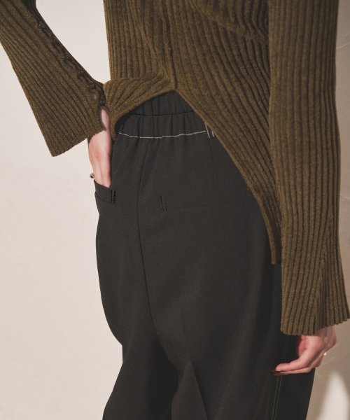 【Audrey and John Wad】2タックカーブパンツ H164 B79 W58 H82 5cm 着用サイズ：M　着用カラー：ブラック 着用サイズ：M　着用カラー：グレイッシュベージュ