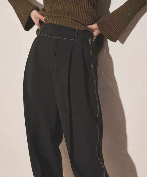 【Audrey and John Wad】2タックカーブパンツ H164 B79 W58 H82 5cm 着用サイズ：M　着用カラー：ブラック 着用サイズ：M　着用カラー：グレイッシュベージュ