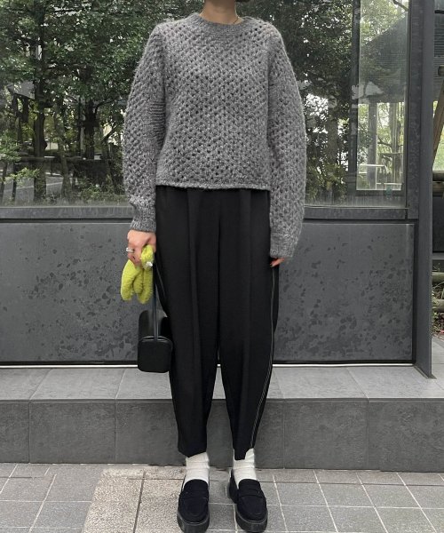 【Audrey and John Wad】2タックカーブパンツ H164 B79 W58 H82 5cm 着用サイズ：M　着用カラー：ブラック 着用サイズ：M　着用カラー：グレイッシュベージュ