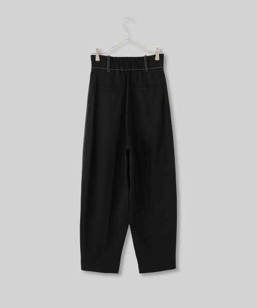 【Audrey and John Wad】2タックカーブパンツ H164 B79 W58 H82 5cm 着用サイズ：M　着用カラー：ブラック 着用サイズ：M　着用カラー：グレイッシュベージュ