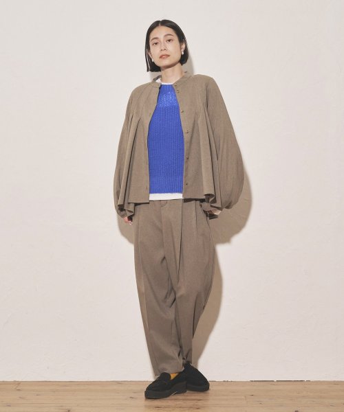 【Audrey and John Wad】2タックカーブパンツ H164 B79 W58 H82 5cm 着用サイズ：M　着用カラー：ブラック 着用サイズ：M　着用カラー：グレイッシュベージュ