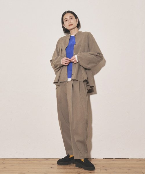 【Audrey and John Wad】2タックカーブパンツ H164 B79 W58 H82 5cm 着用サイズ：M　着用カラー：ブラック 着用サイズ：M　着用カラー：グレイッシュベージュ