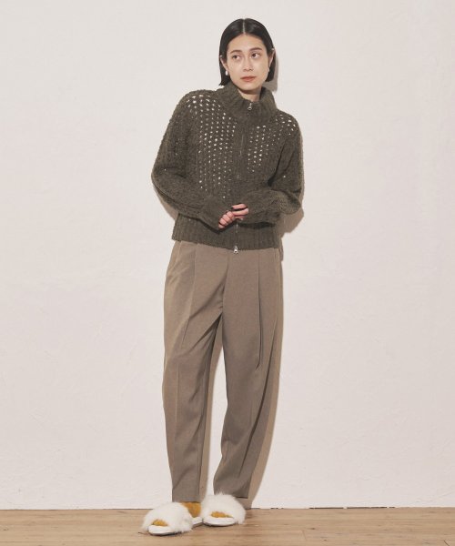 【Audrey and John Wad】2タックカーブパンツ H164 B79 W58 H82 5cm 着用サイズ：M　着用カラー：ブラック 着用サイズ：M　着用カラー：グレイッシュベージュ