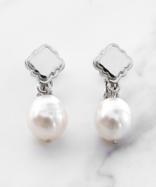 TOCCA(TOCCA)/CLOVER & PEARL EARINGS 淡水バロックパールイヤリング/img02