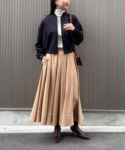 ウールジャージーショートブルゾン【エディター三尋木奈保さんコラボ】 商品説明エディター三尋木さんとのコラボレーションアイテム【素材】国内のニッターで編立てたウール100%のスムースカットソーに軽く縮 Q2502074944(19228円)