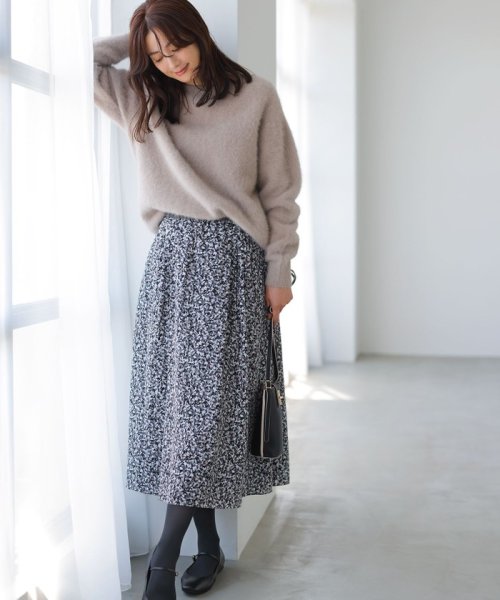 【洗える】フラワーペタルプリント スカート 商品説明軽やかな揺れが美しい柄プリントスカート■デザイン花や花びらをステンドグラスのような幾何柄に落とし込みちりばめた、華やかな柄のプリントスカートです。サイドタックで程 I1754270346(13530円)